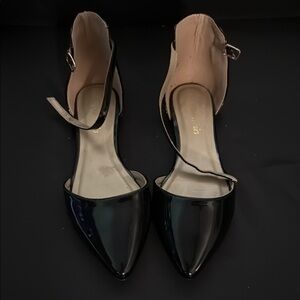 Dream Pairs Black and Cream Heels with Ankle Strap